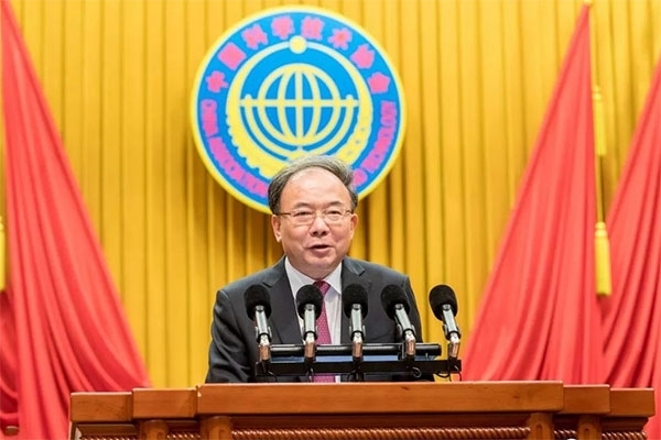 省委常委、市委書記李小敏在開幕式上講話